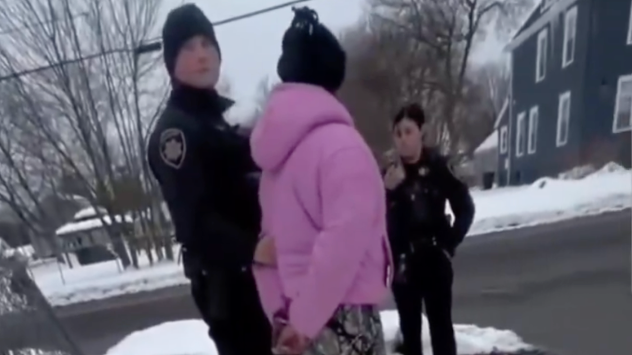 NY Sheriff's Office defends officer after wrongfully detaining 11-year-old girl (Video) NY Sheriff's Office defends officer after wrongfully detaining 11-year-old girl (Video)