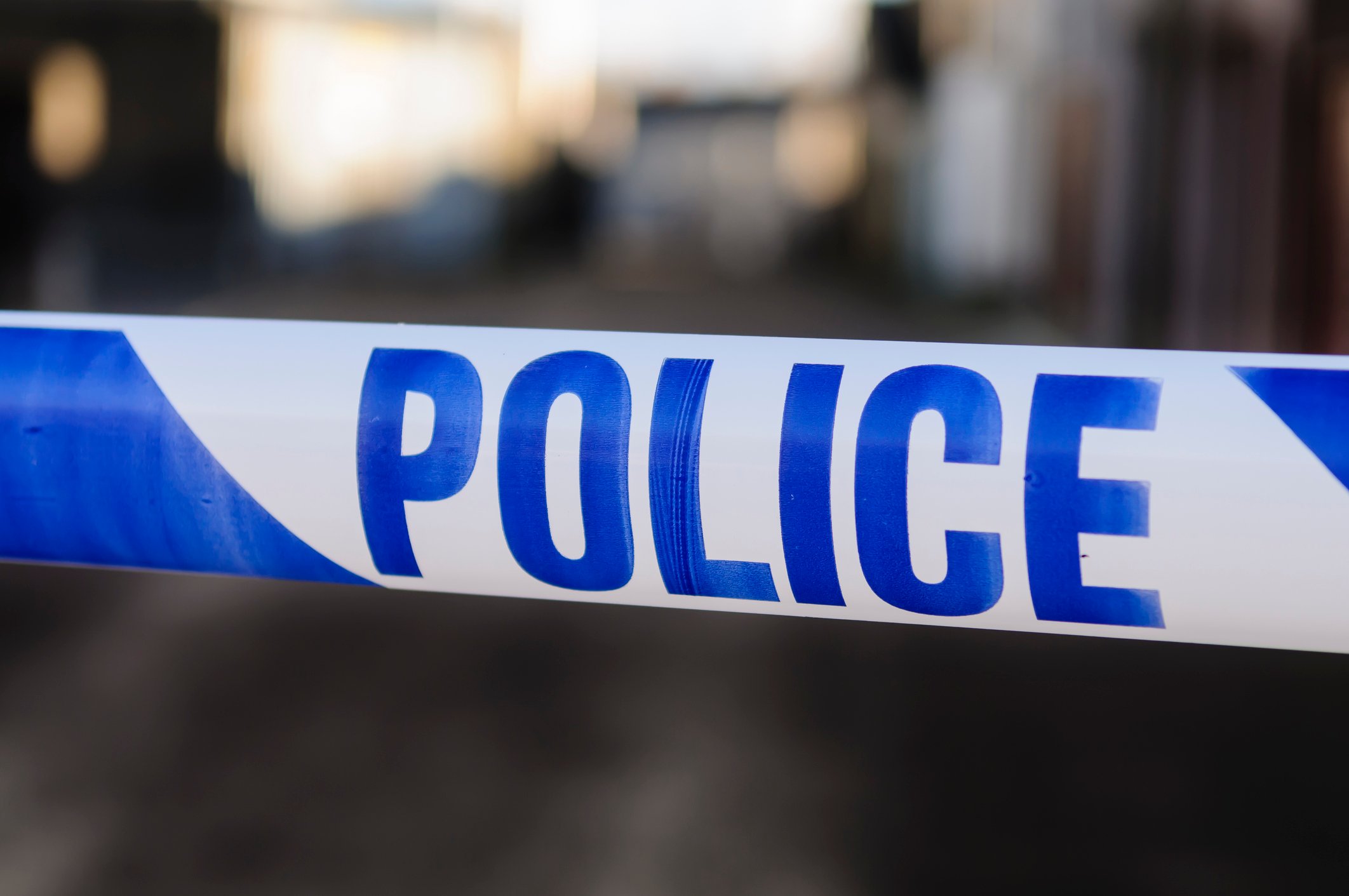 The driver has shot a 12 -year -old child many times because they throw snowballs to the car The driver has shot a 12 -year -old child many times because they throw snowballs to the car