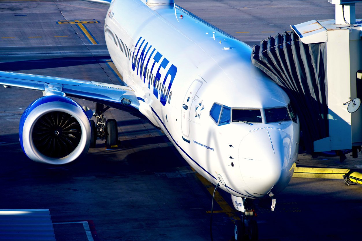 United Airlines flying to New York filled with smoke before taking off, forcing emergency evacuation (video) United Airlines flying to New York filled with smoke before taking off, forcing emergency evacuation (video)