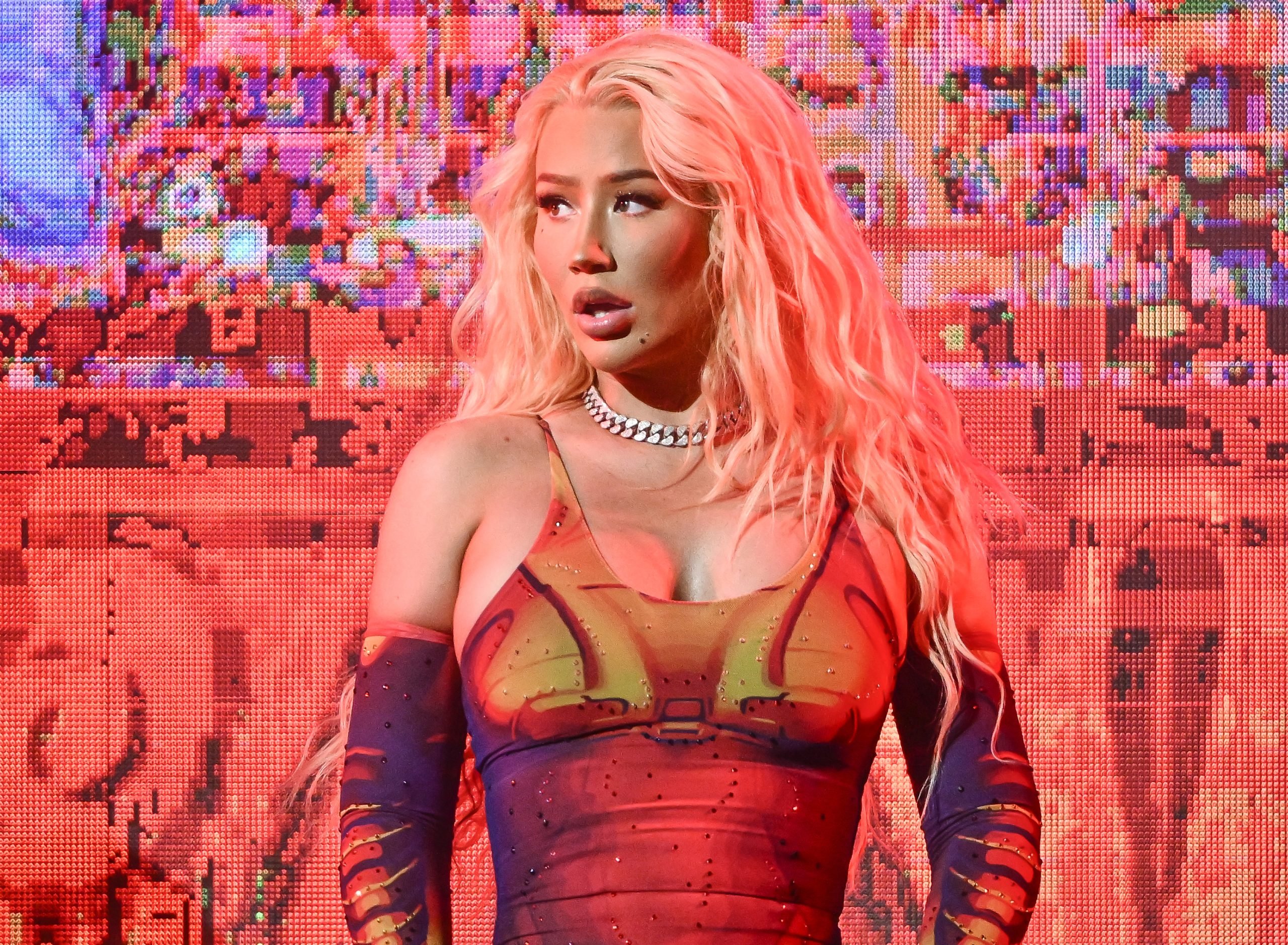 Iggy Azalea calls universal music “criminal” of unpaid royalties in explosive claims Iggy Azalea calls universal music “criminal” of unpaid royalties in explosive claims