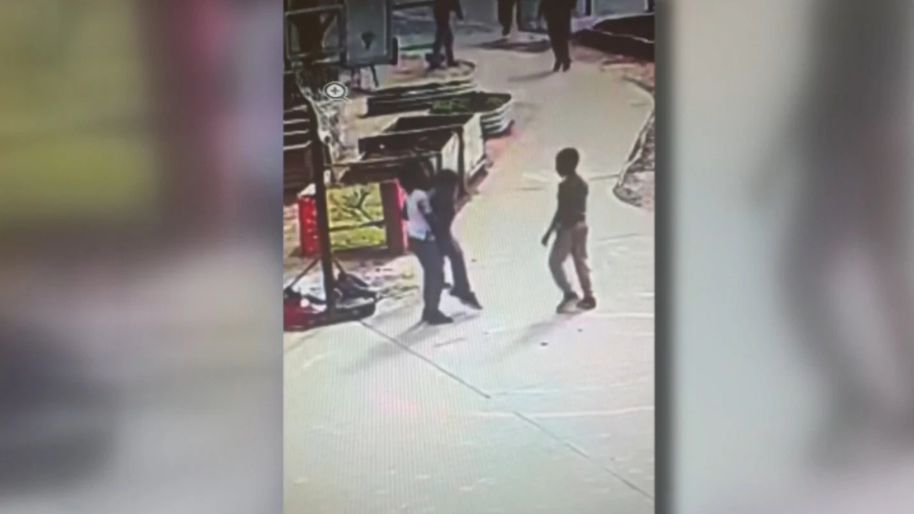 9-year-old North Carolina student saves classmate with Heimlich mobile (video) 9-year-old North Carolina student saves classmate with Heimlich mobile (video)