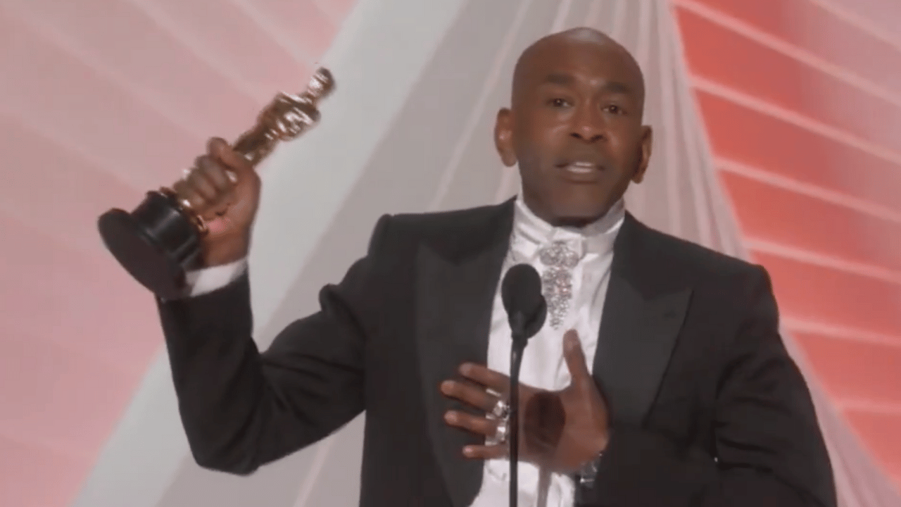 Paul Tazewell becomes the first black man to win the Oscar for Best Costume Design for “Evil” (video) Paul Tazewell becomes the first black man to win the Oscar for Best Costume Design for “Evil” (video)