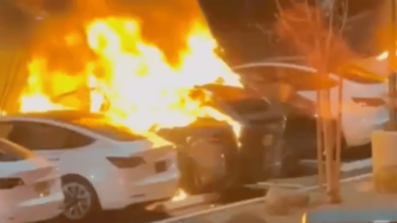 Tesla Crash Center in Las Vegas targets firebomb attacks (video) Tesla Crash Center in Las Vegas targets firebomb attacks (video)