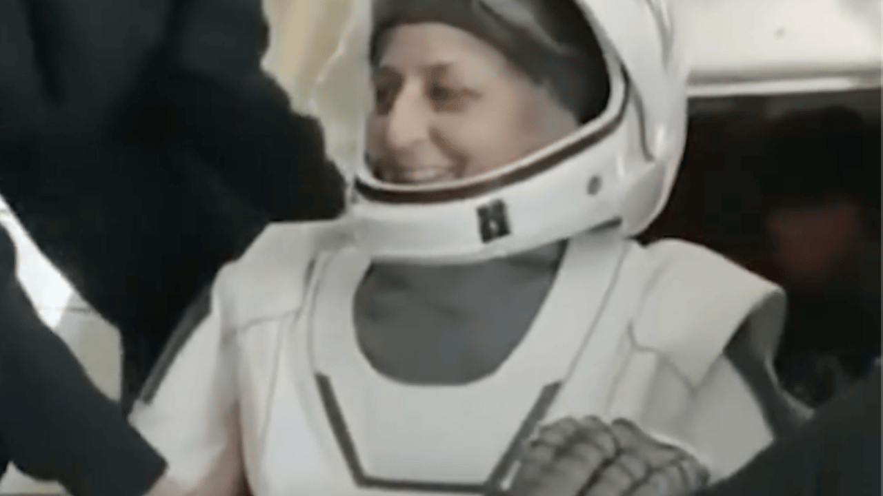 NASA astronauts return home after 9 months of staying in space (Video) NASA astronauts return home after 9 months of staying in space (Video)