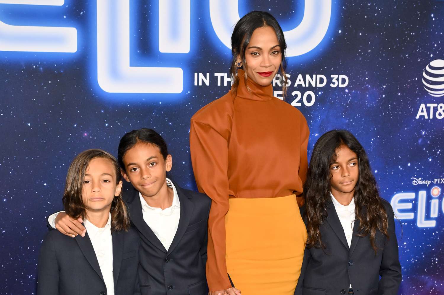 Zoe Saldaña brings her son to the red carpet Zoe Saldaña brings her son to the red carpet
